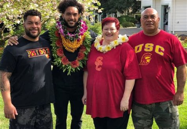 Talanoa Hufanga family, wife, children, parents, siblings